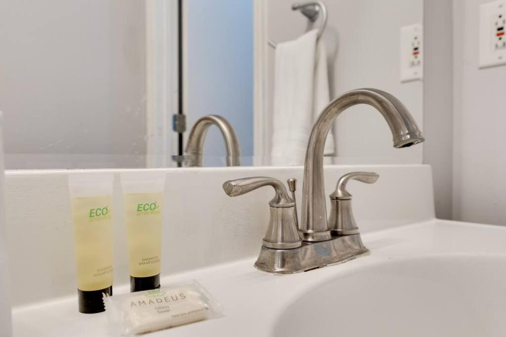 Lovely 2 Bdr Condo With Balcony 2M To Broadway Νάσβιλ Εξωτερικό φωτογραφία