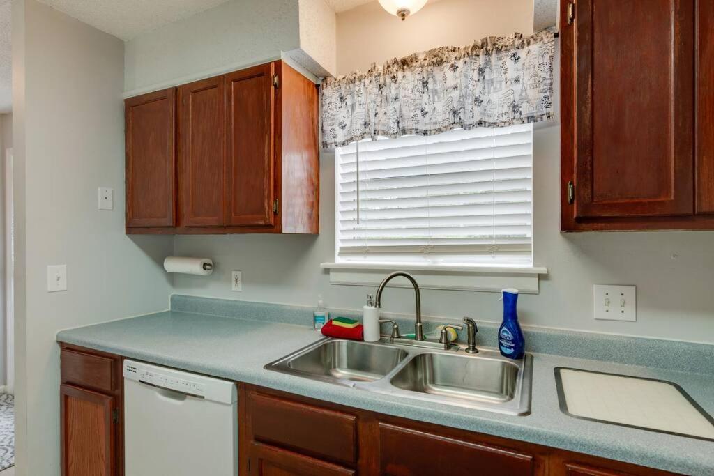 Lovely 2 Bdr Condo With Balcony 2M To Broadway Νάσβιλ Εξωτερικό φωτογραφία